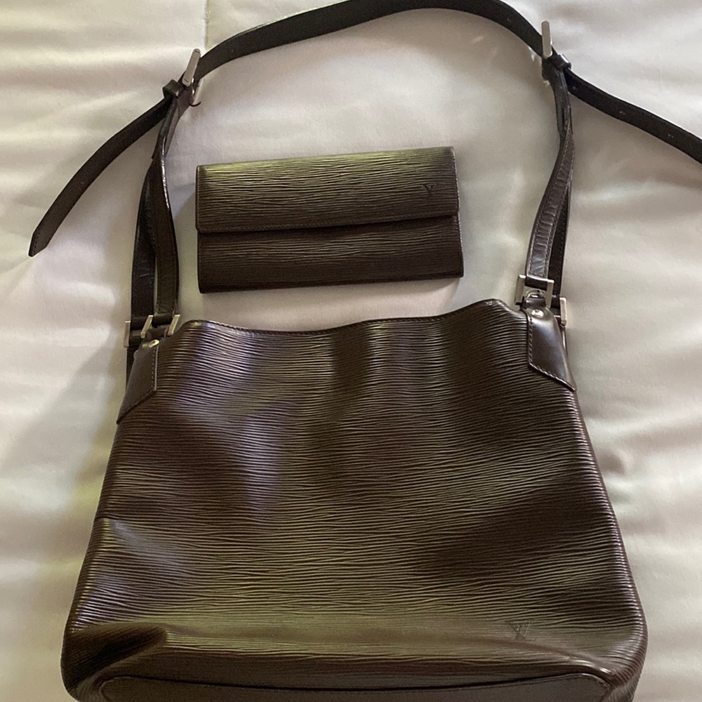 Louis Vuitton ladies shoulder bag and wallet